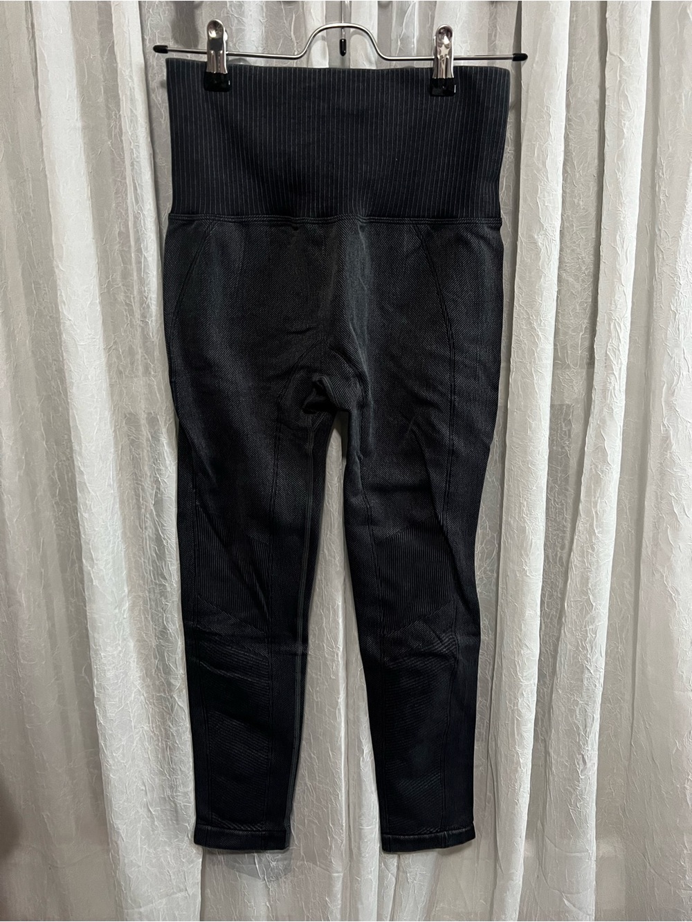 High-Waist Ribbed Leggings - Black